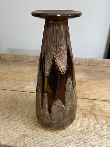 Alan white hand - hand, vase